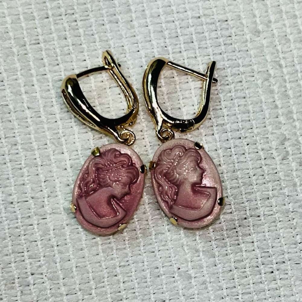 Mauve Cameo Earrings